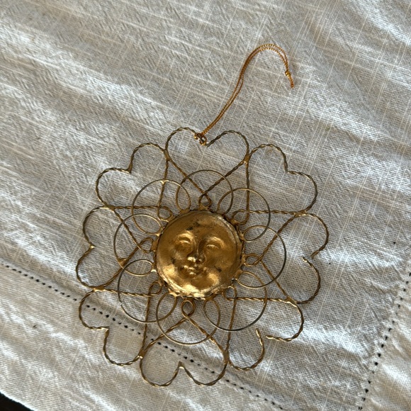 Vintage Sun Made out of Hearts Metal Xmas ornament - Picture 4 of 4